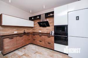 Дом 240м², 3-этажный, посуточно, 