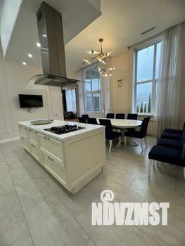 Дом 426м&sup2;, 3-этажный, посуточно, 