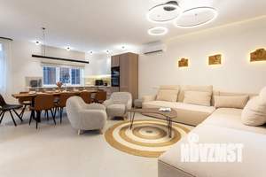 Дом 204м&sup2;, 3-этажный, посуточно, 