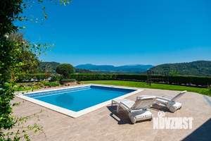 Коттедж 240м², 3-этажный, на длительный срок, 