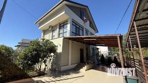 Коттедж 200м&sup2;, 3-этажный, на длительный срок, 