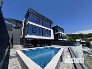 Дом 270м², 3-этажный, участок 6 сот.  