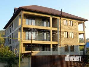 Коттедж 1050м&sup2;, 3-этажный, участок 10 сот.  