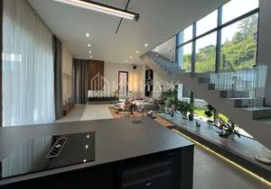 Дом 288м², 3-этажный, участок 8 сот.  