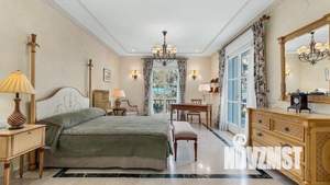 Дом 1400м², 2-этажный, участок 35 сот.  