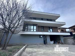 Дом 251м², 3-этажный, участок 4 сот.  