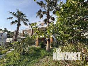 Дом 350м², 3-этажный, участок 6 сот.  