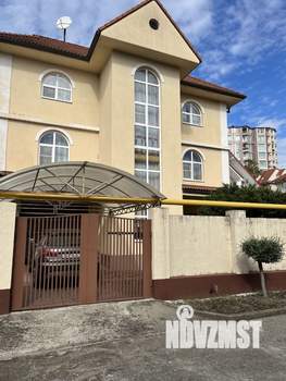 Дом 650м&sup2;, 3-этажный, участок 20 сот.  