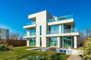Дом 350м², 3-этажный, участок 9 сот.  