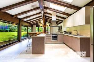 Дом 400м², 2-этажный, участок 15 сот.  