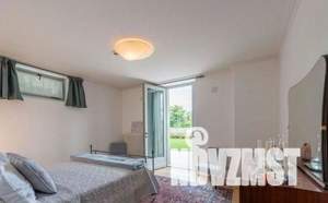 Дом 270м², 3-этажный, участок 15 сот.  