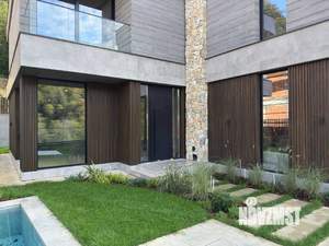 Дом 299м², 2-этажный, участок 6 сот.  