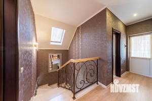 Дом 180м², 2-этажный, участок 10 сот.  