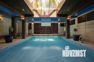 Дом 582м&sup2;, 3-этажный, участок 5 сот.  