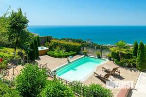 Дом 320м², 2-этажный, участок 10 сот.  