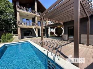 Дом 201м², 3-этажный, участок 4 сот.  