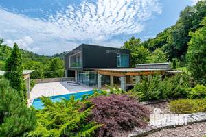 Дом 700м², 3-этажный, участок 110 сот.  