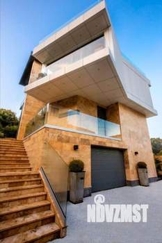 Дом 300м², 3-этажный, участок 11 сот.  