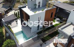 Коттедж 300м², 2-этажный, участок 5 сот.  