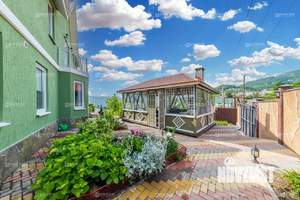 Дом 210м², 2-этажный, участок 6 сот.  