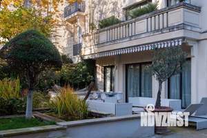 Дом 970м&sup2;, 3-этажный, участок 24 сот.  