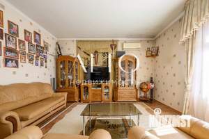 Дом 242м&sup2;, 3-этажный, участок 8 сот.  