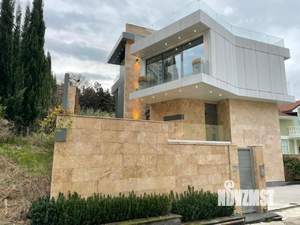 Дом 300м², 3-этажный, участок 10 сот.  