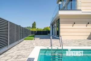 Коттедж 230м², 2-этажный, участок 5 сот.  