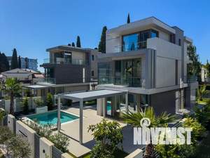 Дом 300м&sup2;, 3-этажный, участок 7 сот.  