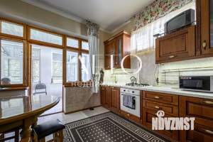 Дом 242м&sup2;, 3-этажный, участок 8 сот.  