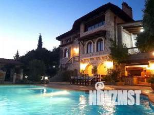 Дом 300м², 3-этажный, участок 30 сот.  