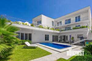 Дом 450м², 2-этажный, участок 14 сот.  