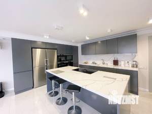 Дом 370м², 3-этажный, участок 8 сот.  