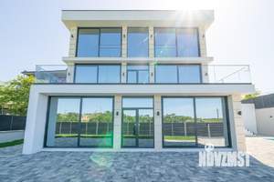 Коттедж 230м², 2-этажный, участок 5 сот.  