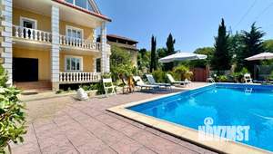 Дом 300м², 3-этажный, участок 13 сот.  