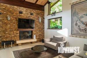 Дом 300м&sup2;, 3-этажный, участок 15 сот.  