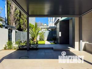 Дом 300м&sup2;, 3-этажный, участок 7 сот.  