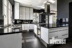 Дом 450м², 3-этажный, участок 18 сот.  