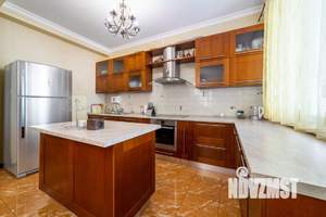Коттедж 340м², 3-этажный, участок 3 сот.  