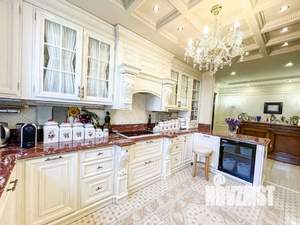 Дом 450м&sup2;, 3-этажный, участок 10 сот.  