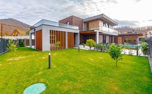 Дом 300м², 2-этажный, участок 10 сот.  