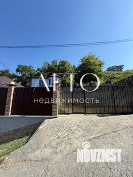 Коттедж 211м², 3-этажный, участок 6 сот.  