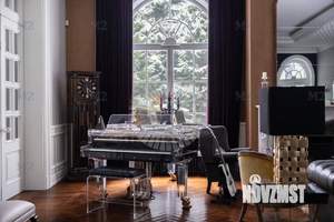 Дом 1000м², 3-этажный, участок 25 сот.  