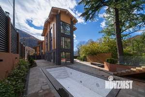 Дом 299м&sup2;, 3-этажный, участок 6 сот.  