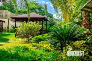 Дом 648м², 3-этажный, участок 13 сот.  