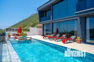 Коттедж 242м², 2-этажный, участок 8 сот.  