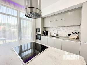 Дом 200м&sup2;, 2-этажный, участок 10 сот.  