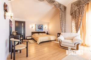 Коттедж 320м², 2-этажный, участок 10 сот.  