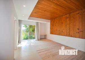 Дом 370м², 2-этажный, участок 15 сот.  