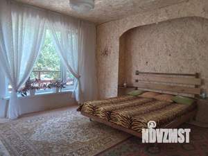 Дом 240м², 2-этажный, участок 4 сот.  